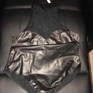 WOMANS BLACK LEATHER BODYSUIT NEVER WORN